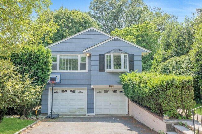 106 Hillside Ave in Cresskill, NJ - Foto de edificio - Building Photo