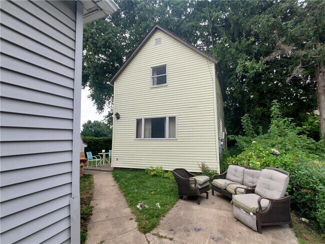 property at 733 Pennsylvania Ave