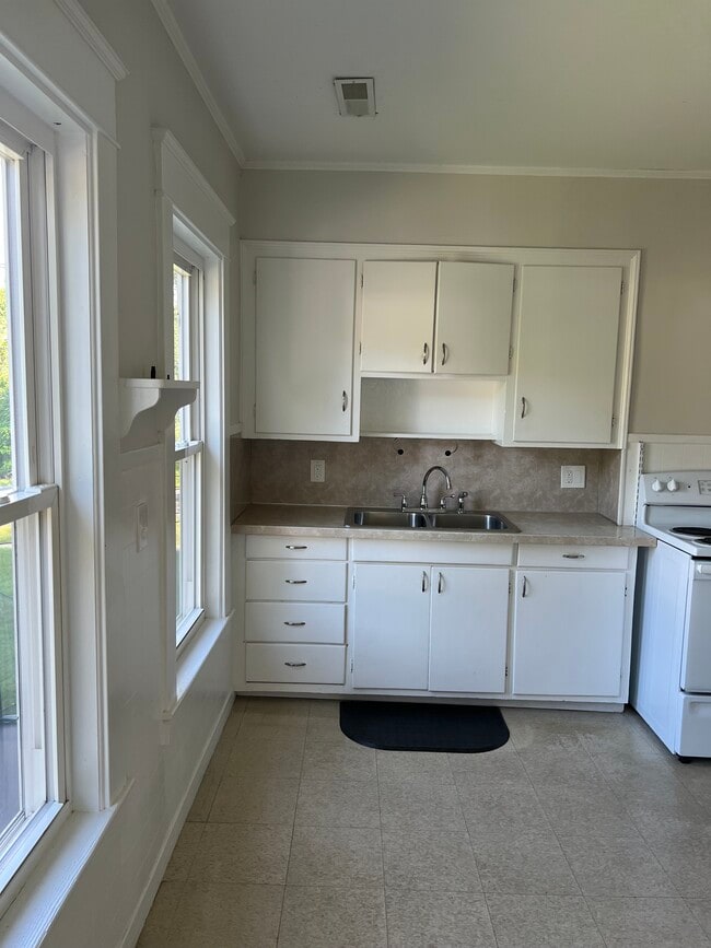 274 Montague City Rd, Unit C in Turners Falls, MA - Building Photo - Building Photo