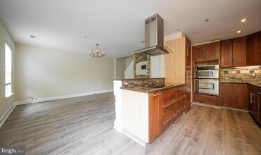 105 Whitestone Way in Frederick, MD - Building Photo - Building Photo