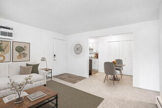 Brookside Apartments in Springfield, MI - Foto de edificio - Building Photo