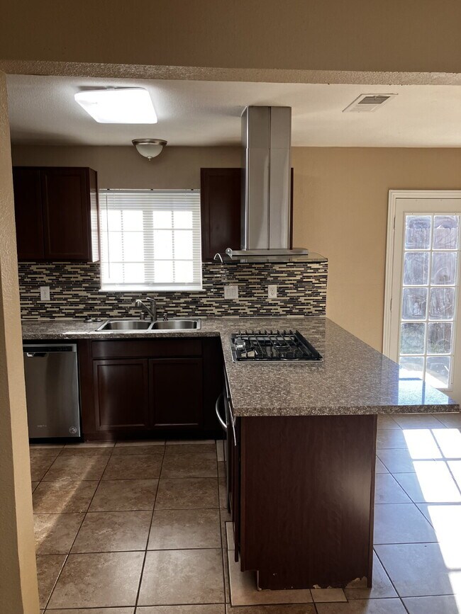 1215 W 8th St in Merced, CA - Building Photo - Building Photo