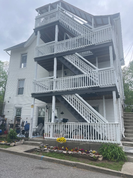 72 Chapman St in Windham, CT - Building Photo