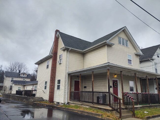 21 N 2nd St in Stroudsburg, PA - Building Photo - Building Photo