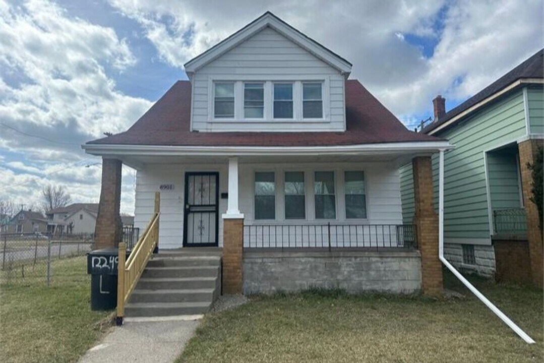 8901 Isham Ave in Detroit, MI - Building Photo