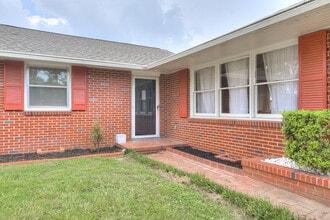 822 W Woodlawn Ave in North Augusta, SC - Building Photo - Building Photo