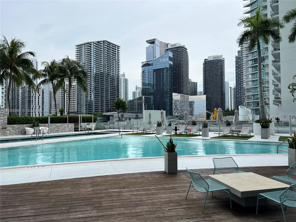 90 SW 3rd St, Unit 1411 in Miami, FL - Foto de edificio