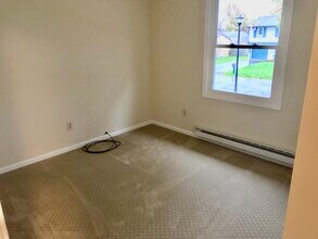 7404 Oak Post Rd in Liverpool, NY - Building Photo - Building Photo