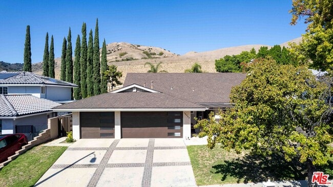 18933 Kilfinan St in Los Angeles, CA - Building Photo - Building Photo