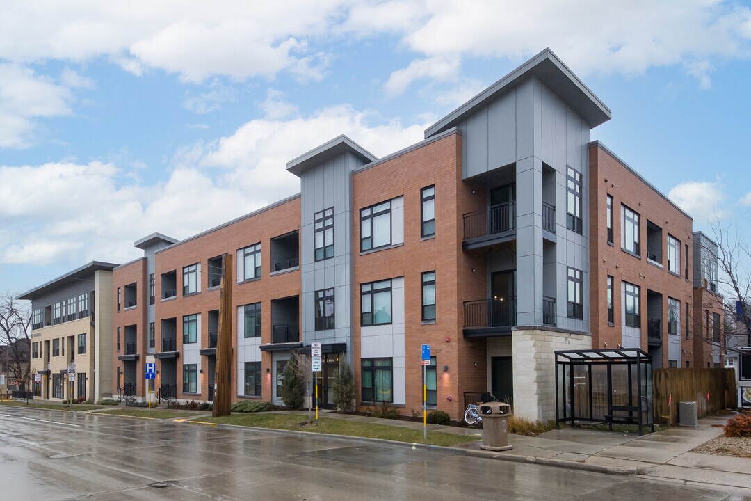 1121 S Park St in Madison, WI - Foto de edificio