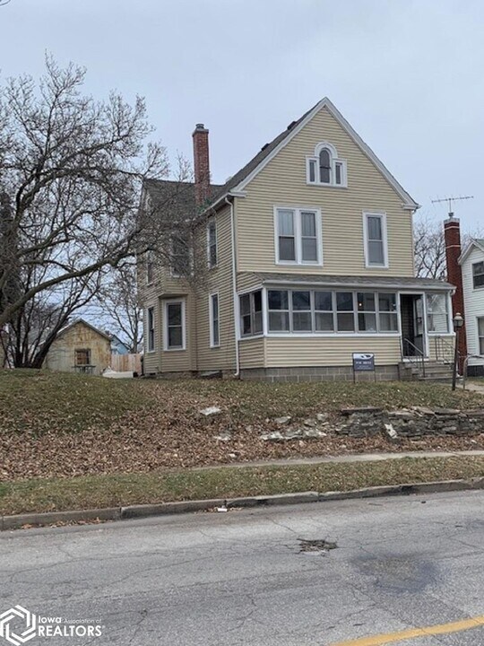 807 S 9th St in Burlington, IA - Building Photo