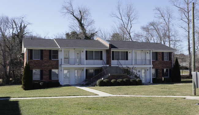 Dellwood in Hendersonville, NC - Building Photo - Building Photo