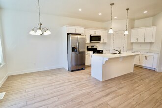 16233 S Truss Dr in Bluffdale, UT - Building Photo - Building Photo