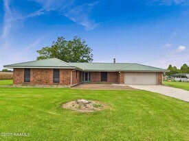 905 Braquet Rd in Carencro, LA - Building Photo