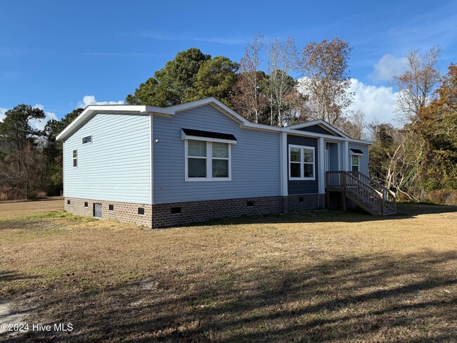 239 Belgrade-Swansboro Rd in Stella, NC - Building Photo - Building Photo