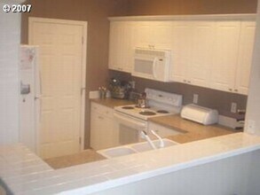 6960 SW Stanford Ct in Portland, OR - Building Photo - Building Photo