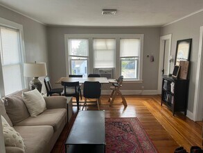 226 Suffolk Ave, Unit 226 in Pawtucket, RI - Foto de edificio - Building Photo