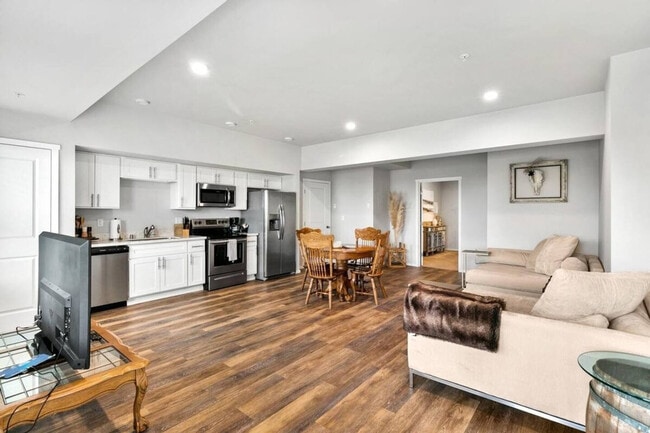 property at 624 E 32nd St