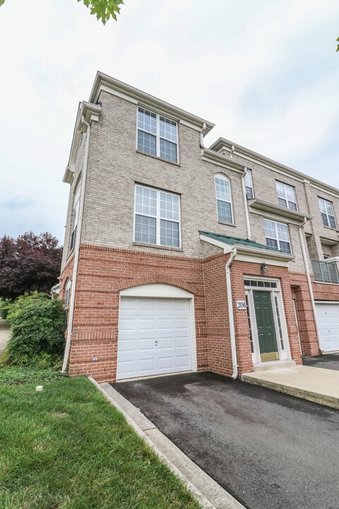 12180 Abington Hall Plz, Unit 206 in Reston, VA - Building Photo