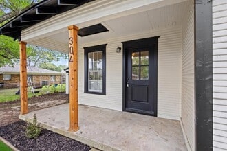 304 Otis St in Whitesboro, TX - Foto de edificio - Building Photo