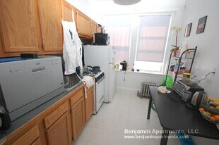 1682 Commonwealth Ave, Unit 32 in Boston, MA - Building Photo