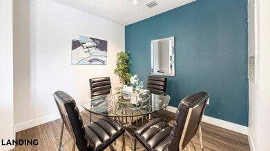 4950 W Prescott St, Unit 5207 in Tampa, FL - Foto de edificio - Building Photo