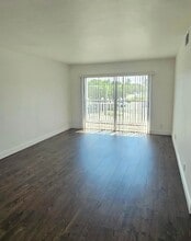 1501 Crescent Cir, Unit E47 in West Palm Beach, FL - Building Photo - Building Photo