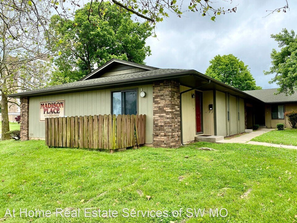 333 W Madison St in Springfield, MO - Building Photo