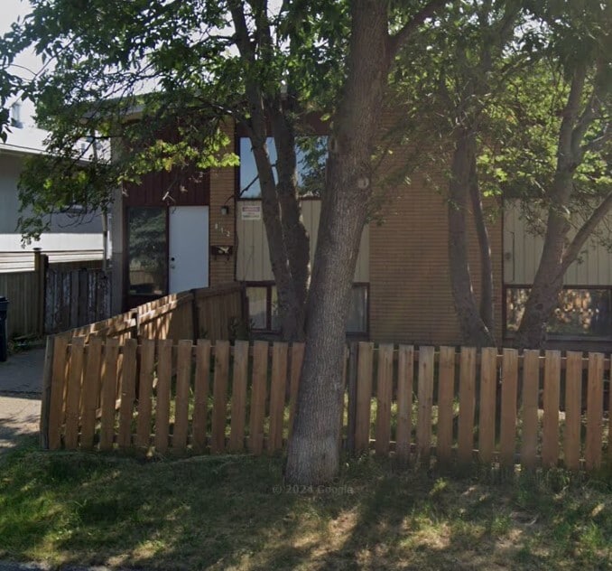 812 Irwin St in Prince George, BC - Building Photo