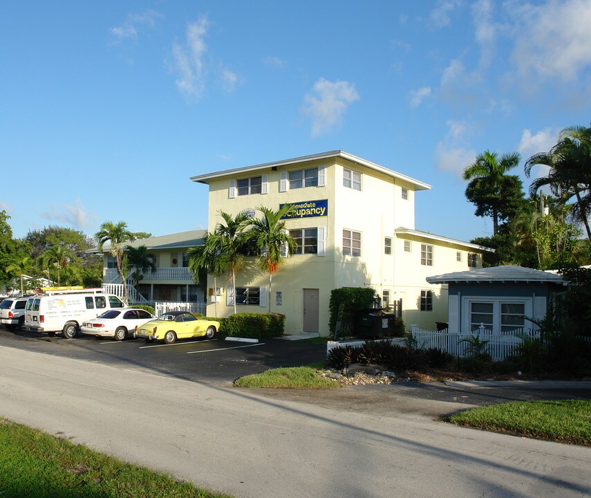 800 NE 17th Way in Fort Lauderdale, FL - Building Photo