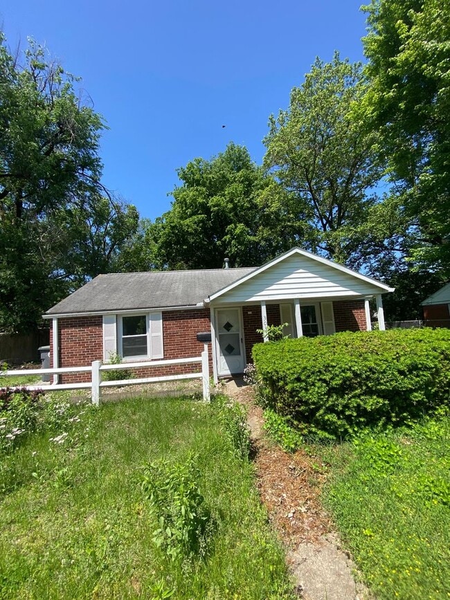 property at 303 S Iroquois Dr