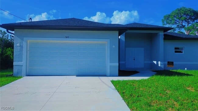 927 Bolivia Dr in Lehigh Acres, FL - Building Photo - Building Photo