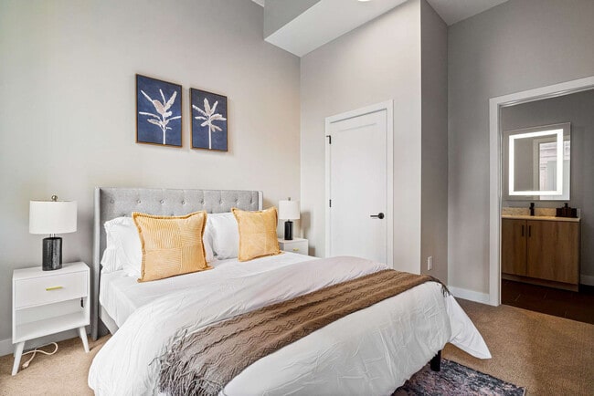 205 W 4th St in Cincinnati, OH - Building Photo - Building Photo