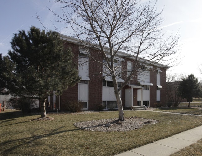 2655 N 93rd St in Omaha, NE - Foto de edificio - Building Photo