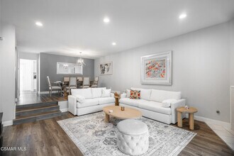 21901 Burbank Blvd in Los Angeles, CA - Building Photo - Building Photo