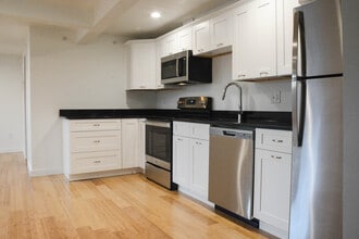 548 Main St, Unit 1 in Sturbridge, MA - Building Photo - Building Photo