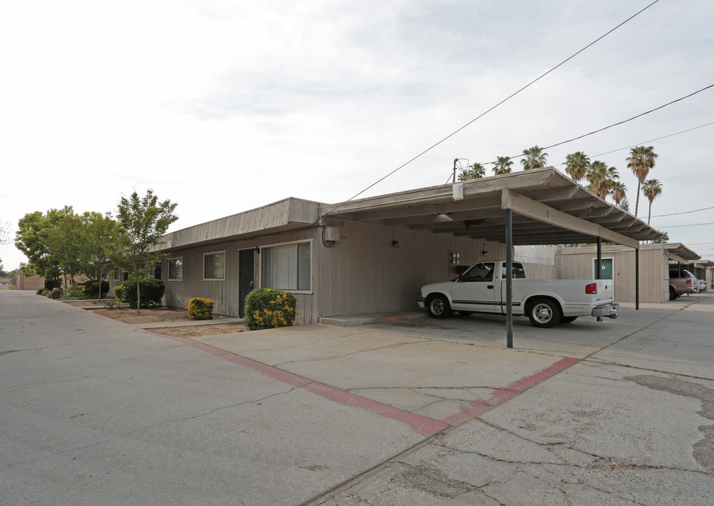 Village Arms in Clovis, CA - Building Photo