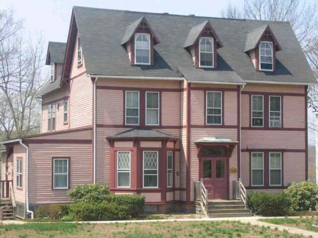 124 Washington St in Norwich, CT - Foto de edificio