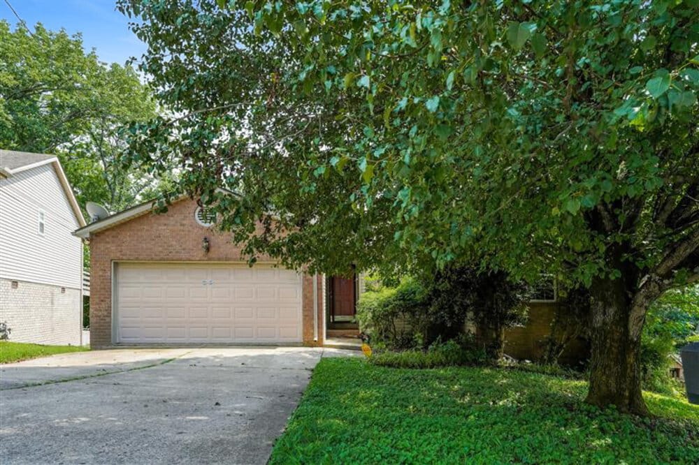 136 Bradford Cir in Hendersonville, TN - Building Photo