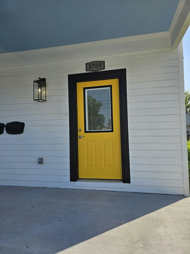 8709 Apricot St in New Orleans, LA - Building Photo - Building Photo