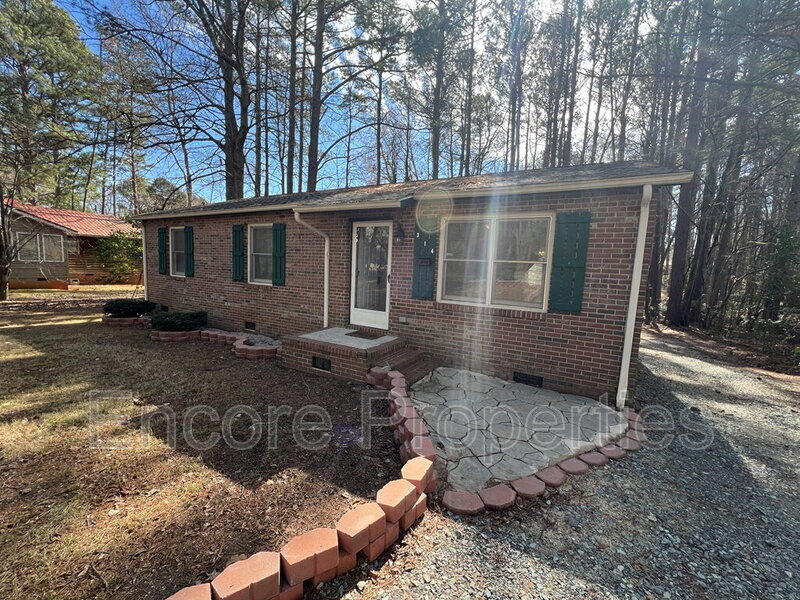 314 Trinity St in Siler City, NC - Building Photo