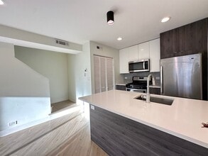 949 W Grace St in Chicago, IL - Building Photo - Building Photo