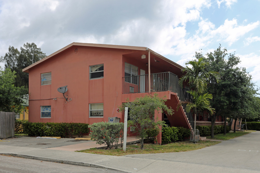 1106 S L St in Lake Worth, FL - Building Photo