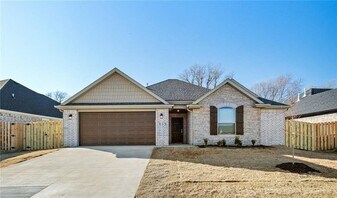 818 Copper St in Lowell, AR - Building Photo