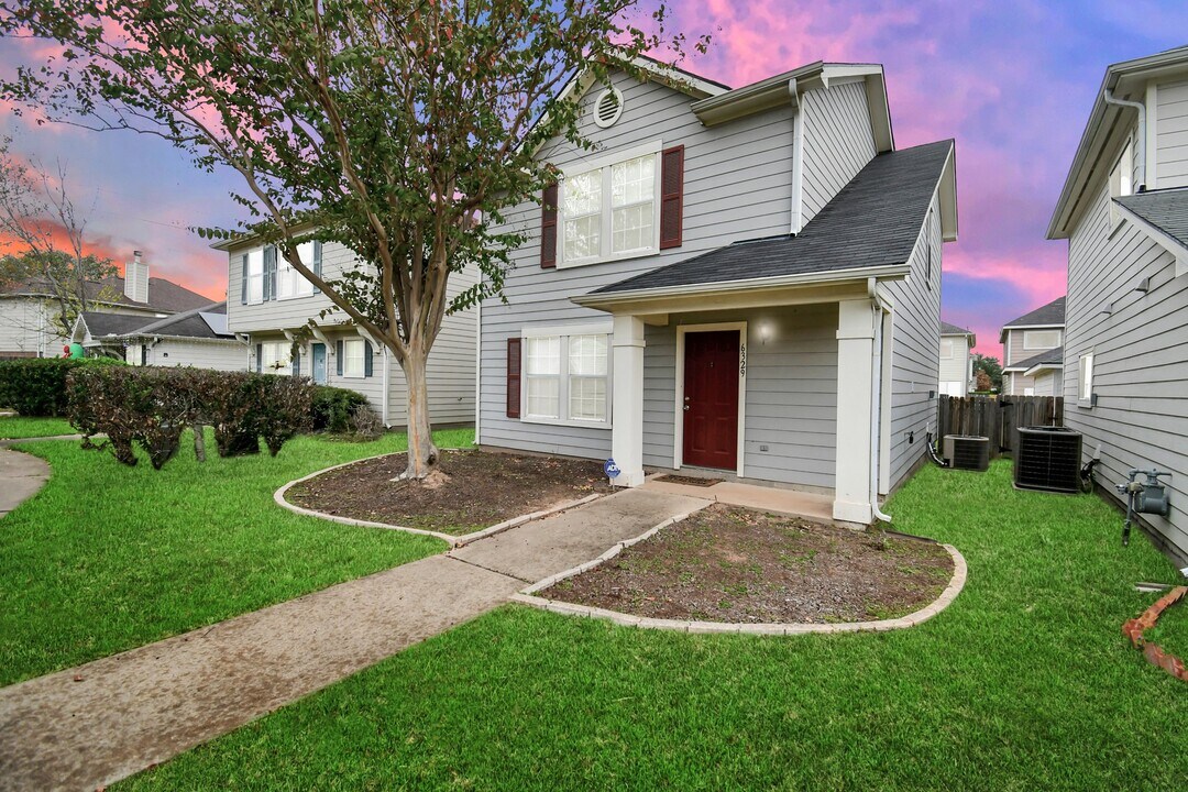 6329 Settlers Square Ln in Katy, TX - Building Photo