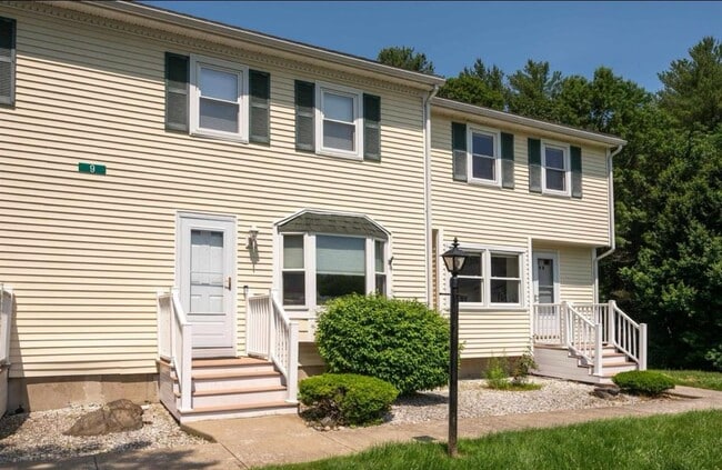 120 Newton Rd in Plaistow, NH - Building Photo - Building Photo