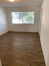 19050 Kittridge St in Los Angeles, CA - Building Photo - Building Photo