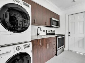 6053 SW 63rd Terrace in South Miami, FL - Building Photo - Building Photo