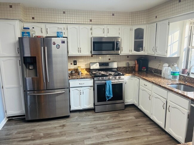 property at 2902 Stonehedge Rd