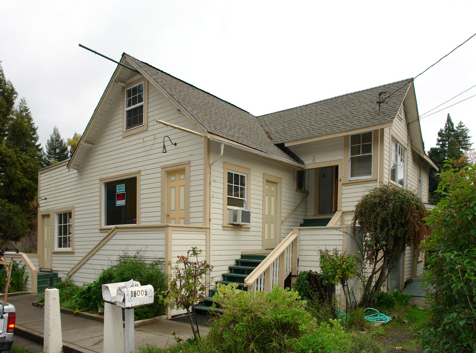 15999 River Rd in Guerneville, CA - Building Photo